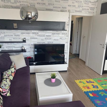 Briz Apartment; 2 Bdr; 6 Guests; Private Parking Varna Bagian luar foto