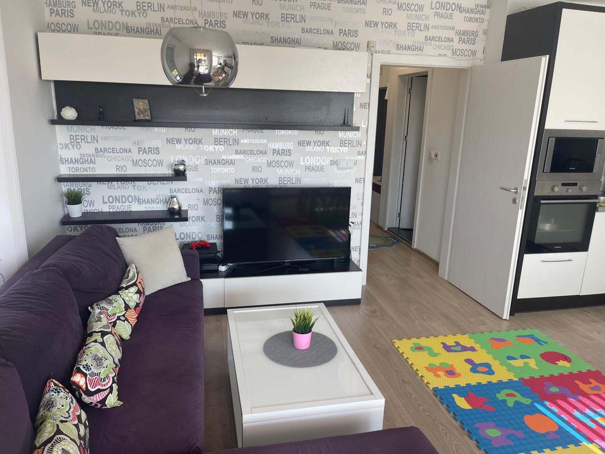 Briz Apartment; 2 Bdr; 6 Guests; Private Parking Varna Bagian luar foto